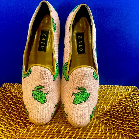 Zalo Shoes Womens Vintage Zalo Pink With Green Frogs Needlepoint